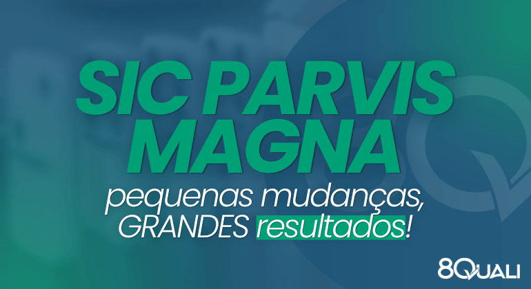 Banner azul com a seguinte frase escrita em verde claro: "Melhoria Contínua & Sic Parvis Magna - pequenas mudanças, GRANDES resultados"